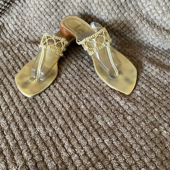 Stuart Weizmann size 7.5 worn a few time - Picture 2 of 2